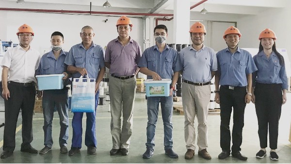 心系車間最前線 領(lǐng)導(dǎo)高溫送清涼